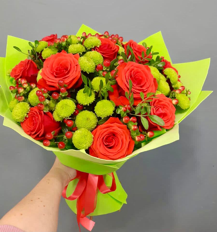 Букет цветов из: Хризантемы и Розы в Бесскорбной