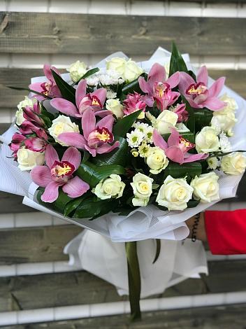 Букет цветов из: Розы и Хризантемы в Бесскорбной