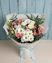 Букет цветов из:  Розы, Лизиантусы и Хризантемы в Бесскорбной
