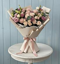 Букет цветов из:  Розы и Лизиантусы в Бесскорбной