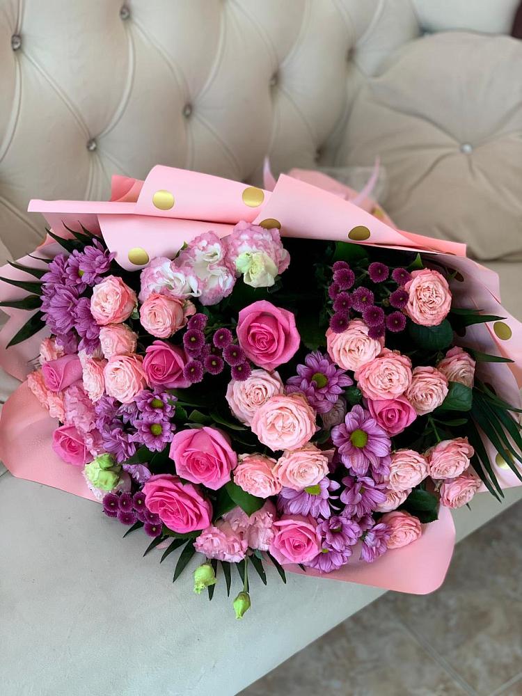 Букет цветов из: Хризантемы, Розы и Лизиантусы в Бесскорбной