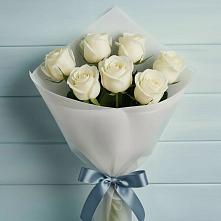 Букет 7 Белых роз Эдлесс Лав в Бесскорбной
