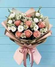 Букет цветов из:  Розы, Альстромерии и Лизиантусы в Бесскорбной