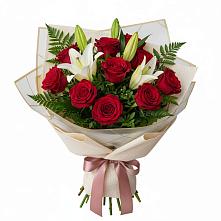 Букет цветов из:  Лилии и Розы в Бесскорбной