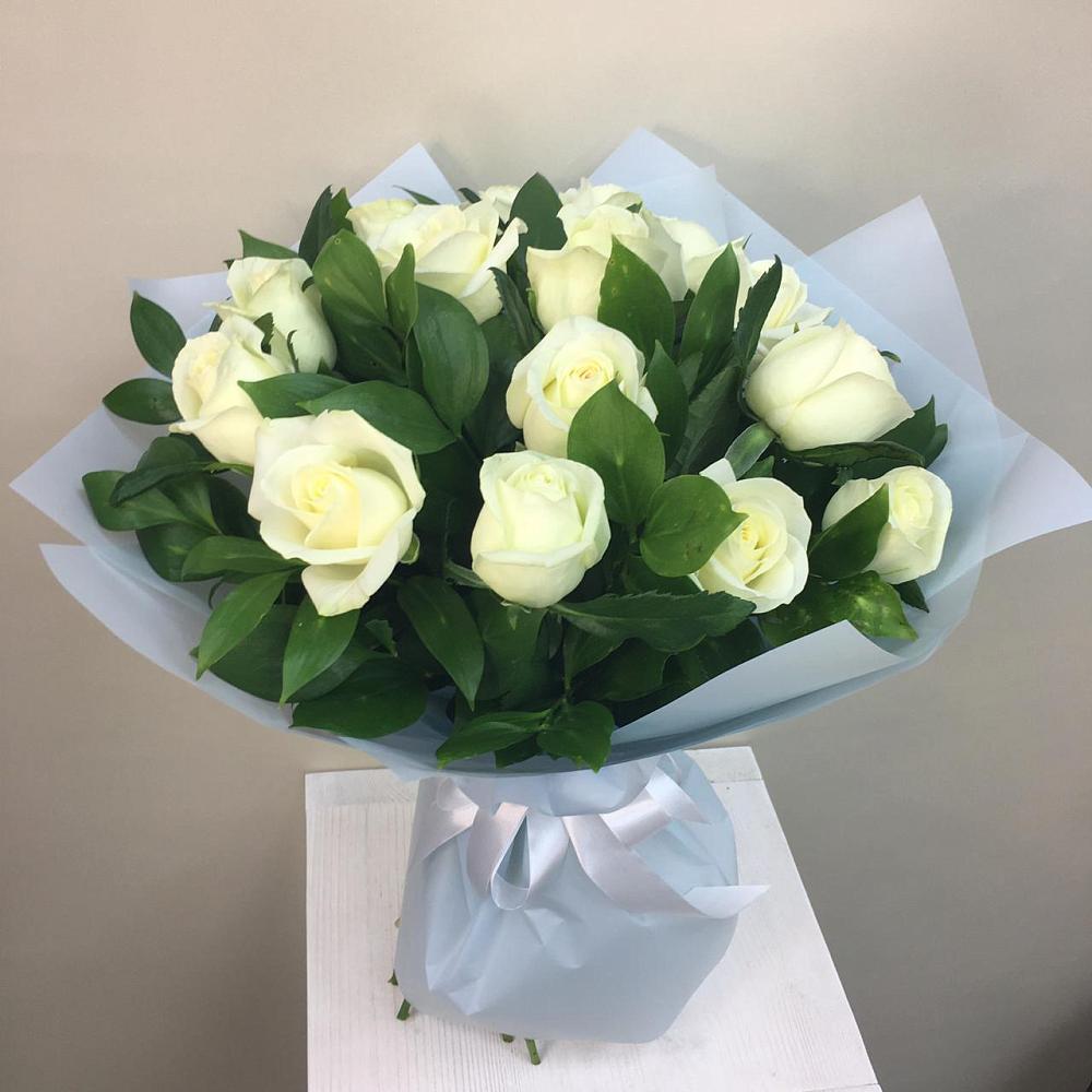 Букет 15 Белых роз Проуд в Бесскорбной