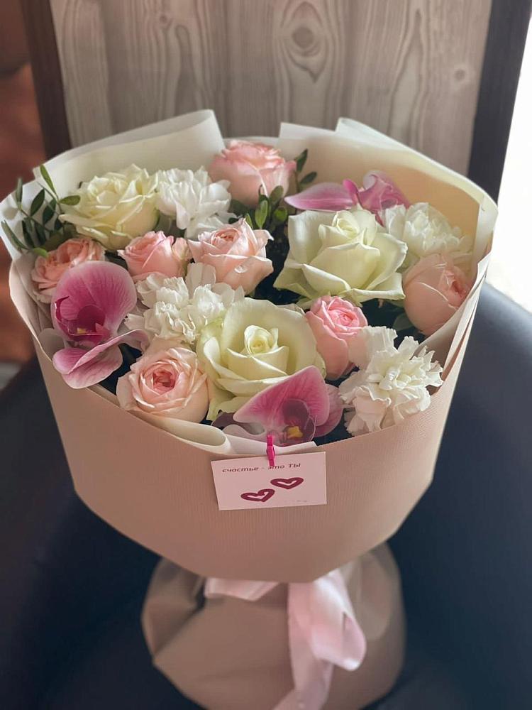 Букет цветов из: Орхидеи, Розы и Гвоздики в Бесскорбной