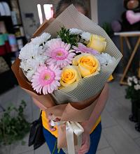 Букет цветов из:  Герберы, Розы и Хризантемы в Бесскорбной