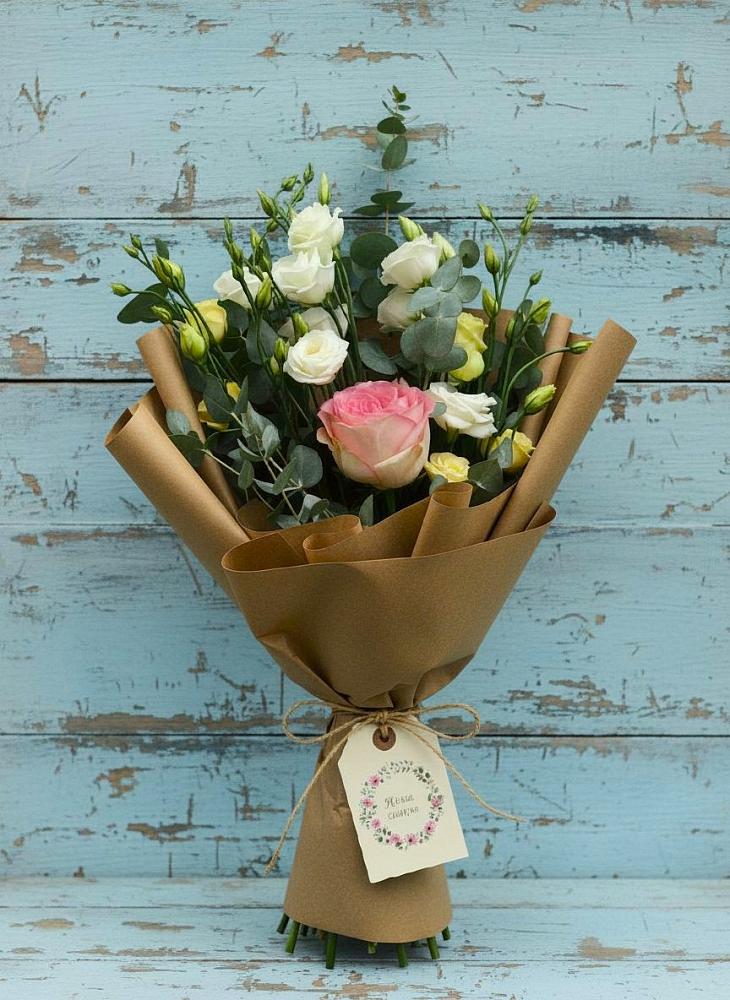 Букет цветов из: Розы и Лизиантусы в Бесскорбной