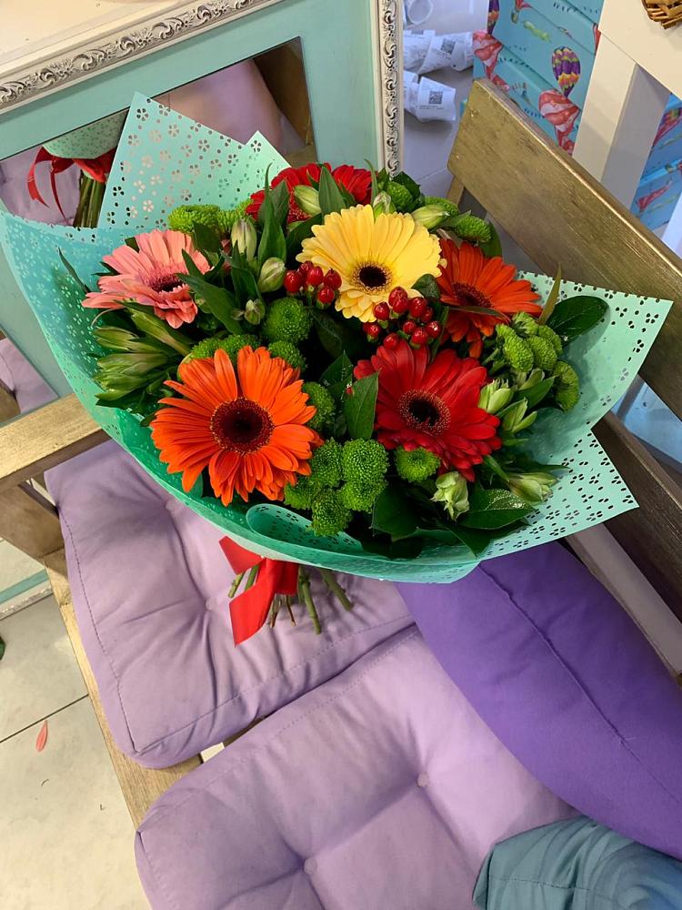 Букет цветов из: Герберы, Хризантемы и Альстромерии в Бесскорбной