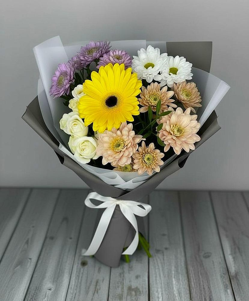 Букет цветов из: Розы, Герберы и Хризантемы в Бесскорбной