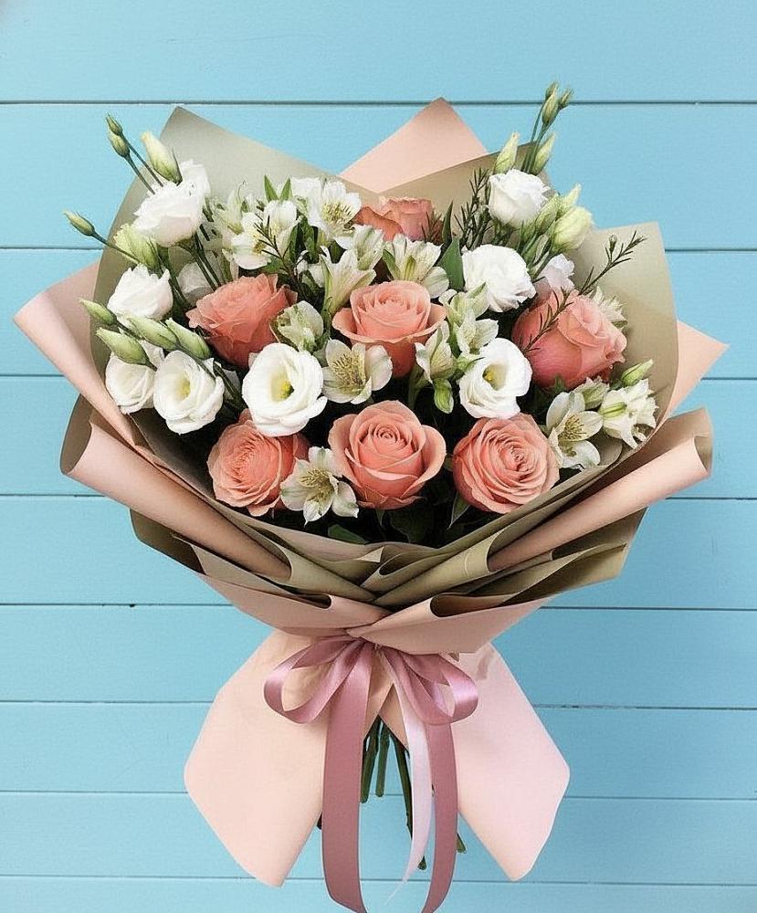 Букет цветов из: Розы, Альстромерии и Лизиантусы в Бесскорбной