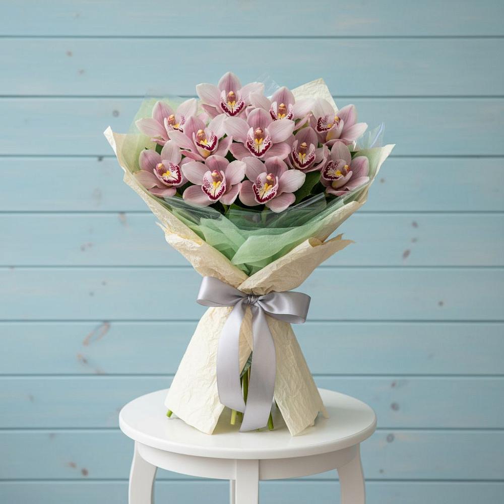 Букет цветов из: Орхидеи и Розы в Бесскорбной