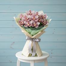 Букет цветов из:  Орхидеи и Розы в Бесскорбной