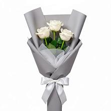 Букет 3 белые розы в Бесскорбной