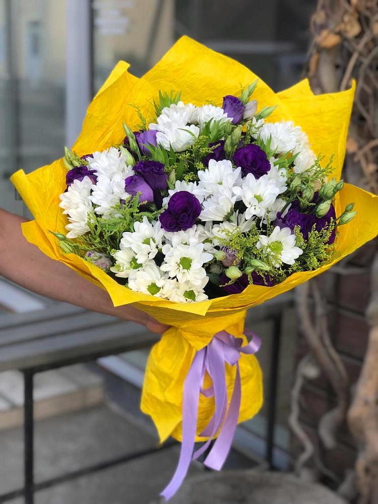 Букет цветов из: Ирисы, Хризантемы и Ромашки в Бесскорбной
