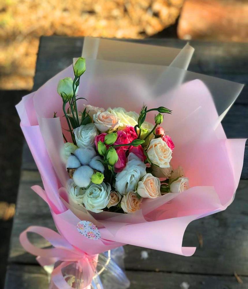 Букет цветов из: Розы и Лизиантусы в Бесскорбной