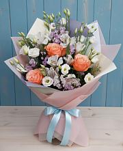 Букет цветов из:  Лизиантусы, Розы, Альстромерии и Гипсофила в Бесскорбной