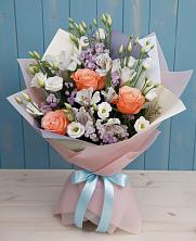 Букет цветов из:  Лизиантусы, Розы, Альстромерии и Гипсофила в Бесскорбной