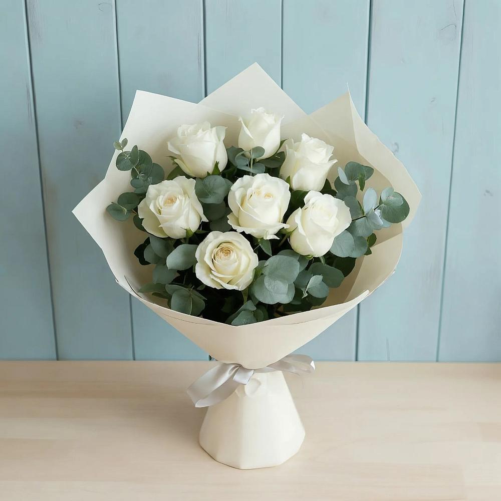 Букет Белые розы в Эвкалипте в Бесскорбной