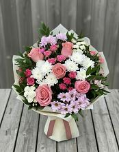 Букет цветов из:  Альстромерии, Гвоздики, Розы и Хризантемы в Бесскорбной