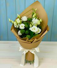 Букет цветов из:  Хризантемы и Лизиантусы в Бесскорбной