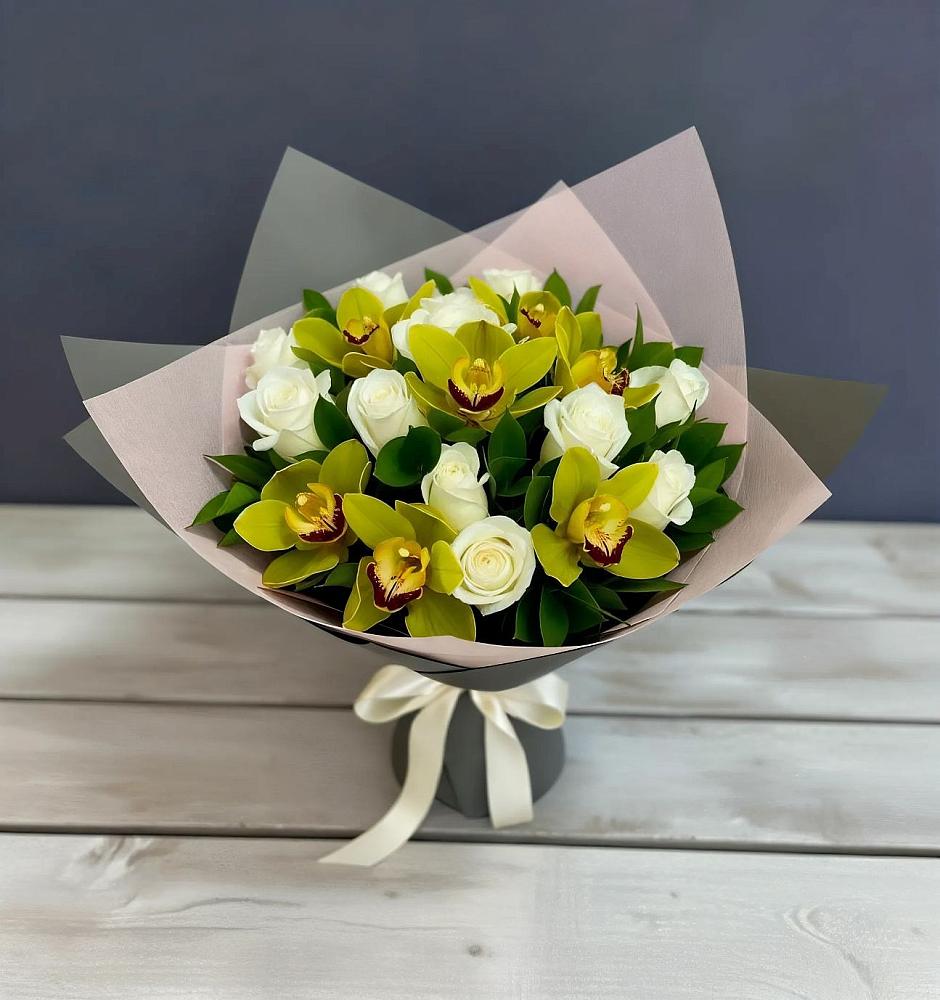 Букет цветов из: Орхидеи и Розы в Бесскорбной