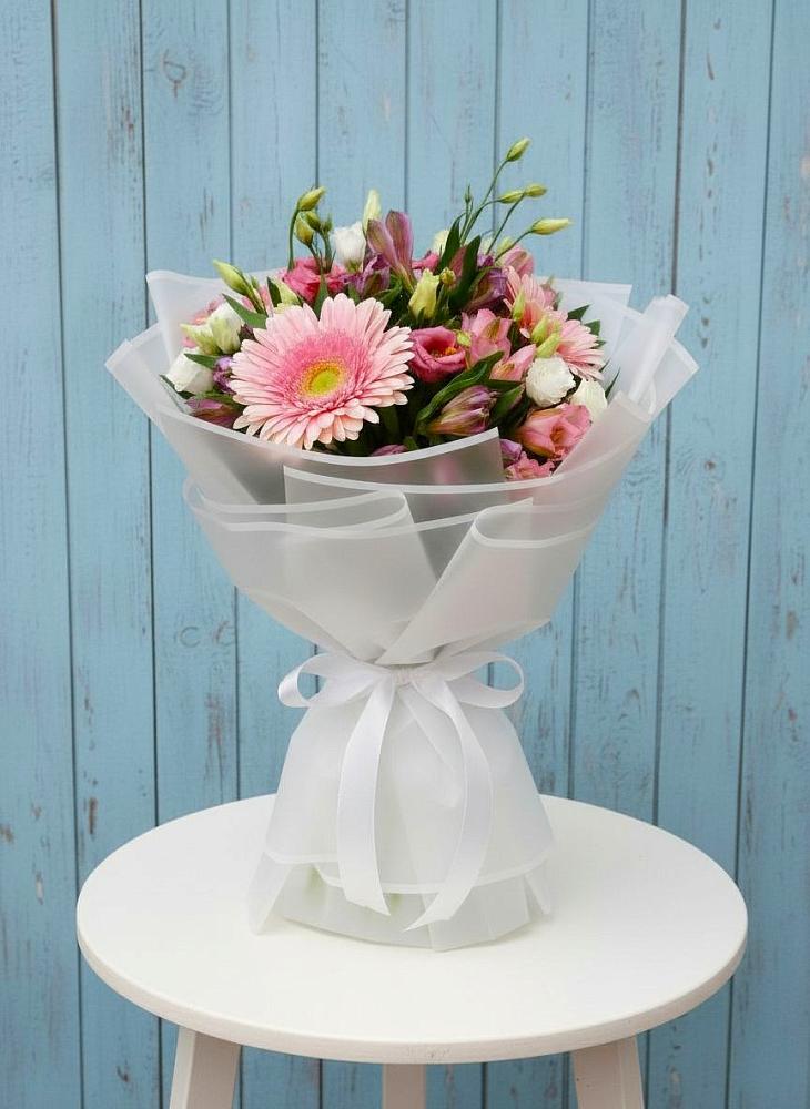 Букет цветов из: Герберы, Альстромерии и Лизиантусы в Бесскорбной