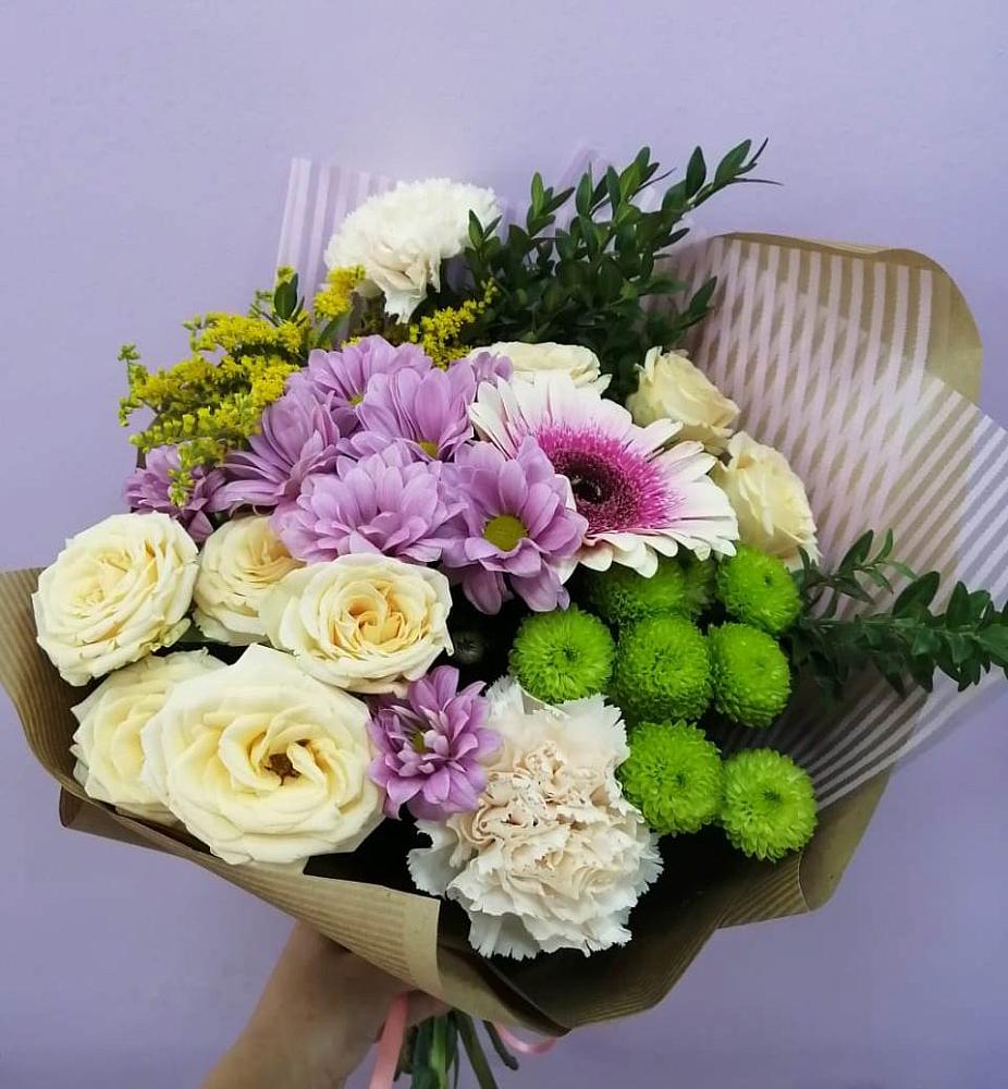 Букет цветов из: Хризантемы, Розы, Гвоздики и Герберы в Бесскорбной