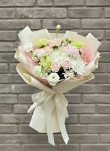 Букет цветов из:  Гвоздики, Розы, Лизиантусы и Хризантемы #REPLACE_PRED# Бесскорбной