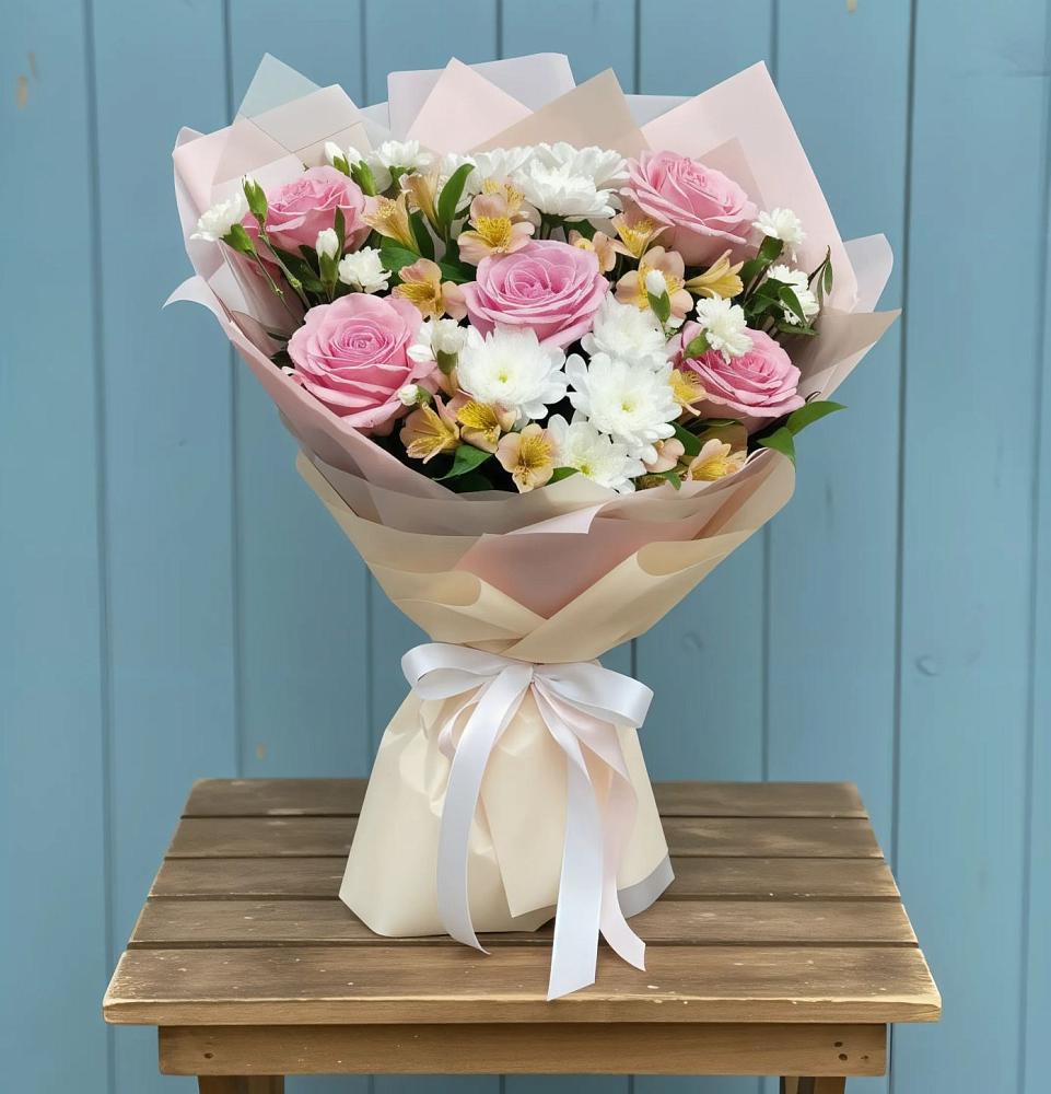 Букет цветов из: Гвоздики, Орхидеи и Розы в Бесскорбной