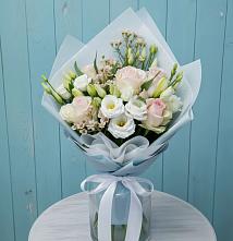 Букет цветов из:  Розы и Лизиантусы в Бесскорбной