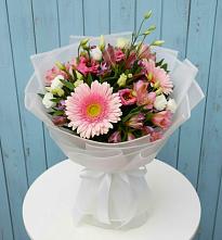 Букет цветов из:  Герберы, Альстромерии и Лизиантусы #REPLACE_PRED# Бесскорбной