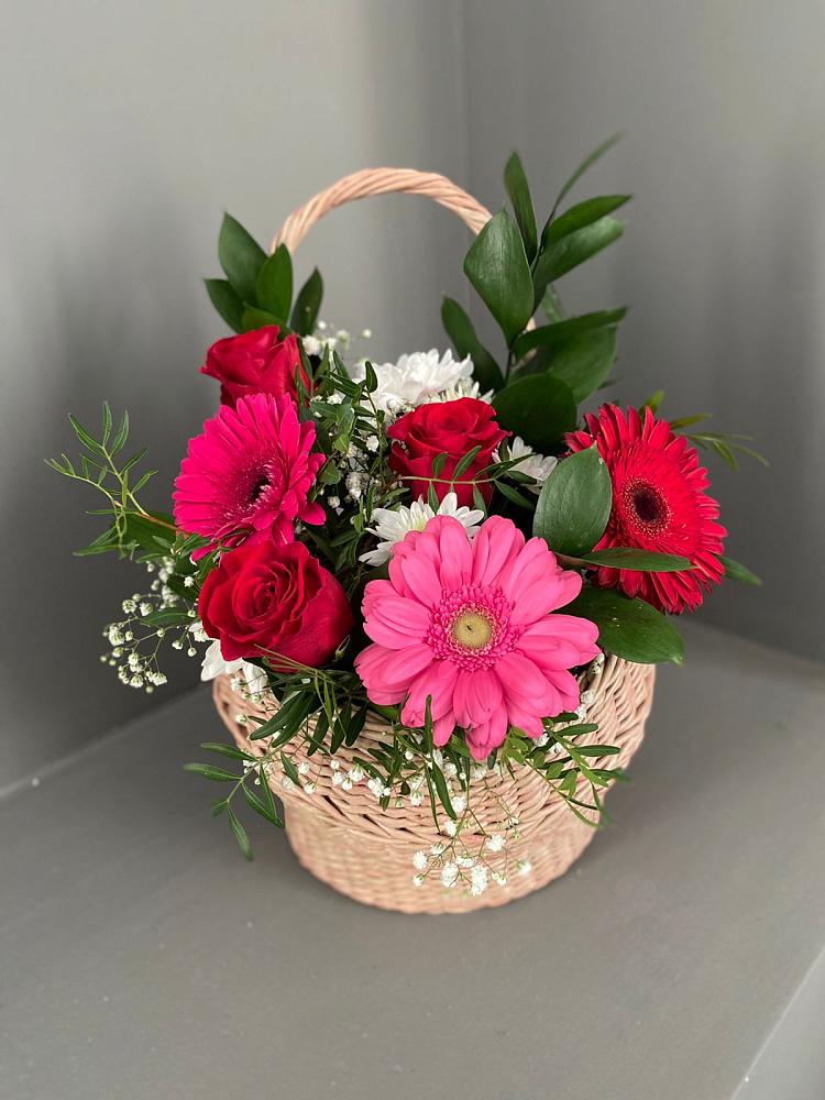 Цветочная композиция из Розы, Хризантемы и Герберы в корзине в Бесскорбной