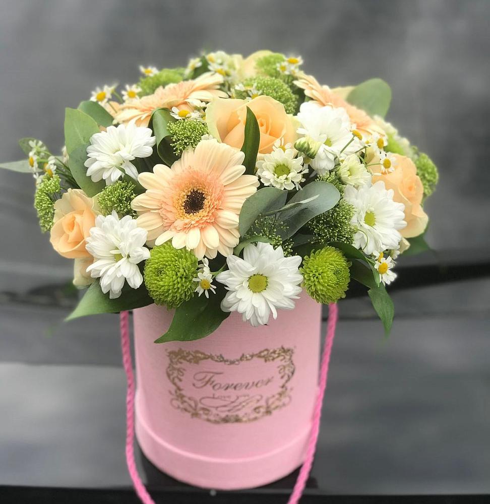 Цветочная композиция из Розы, Герберы и Хризантемы в шляпной коробке в Бесскорбной