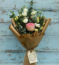 Букет цветов из:  Розы и Лизиантусы в Бесскорбной