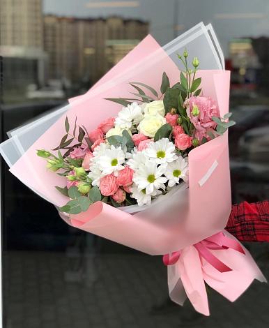 Букет цветов из: Розы, Лизиантусы и Хризантемы в Бесскорбной